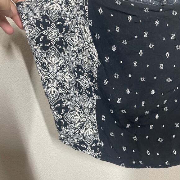 Torrid Plus Size 3/3X Challis Smocked Cropped Top Black Flutter Sleeves Geo - Picture 6 of 9